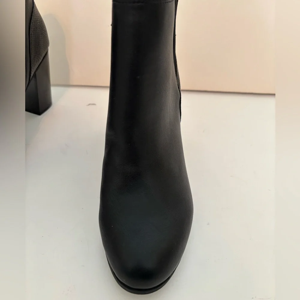 ME TOO Black Faux Leather Ankle Boots Size 7